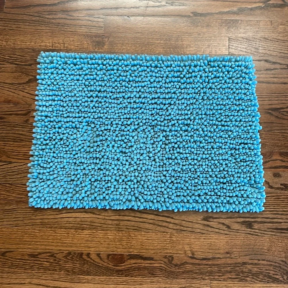 NWT! Aqua Blue Noodle Bath Rug/Mat!